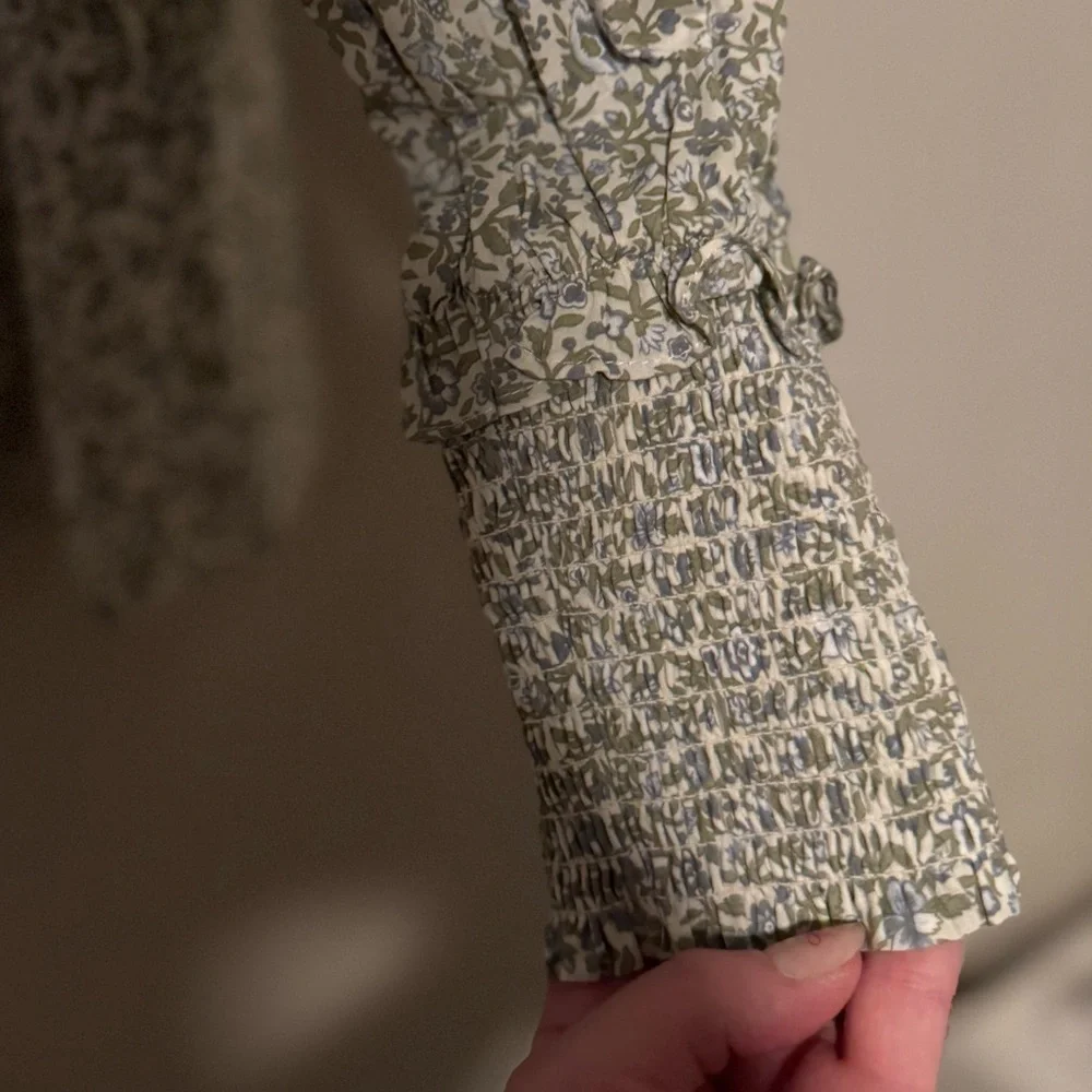 EUC Tuckernuck Hyacinth House Floral Smocked-Neck Long Sleeve Blouse 100% Cotton - Picture 4 of 14